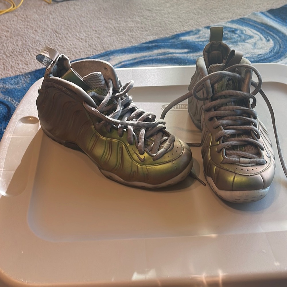 Nike Foamposites size 8 womens
